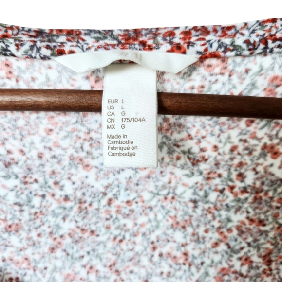 H&M Floral Print Multicolor Flutter Sleeve Knit Top | Large - Picture 4 of 7